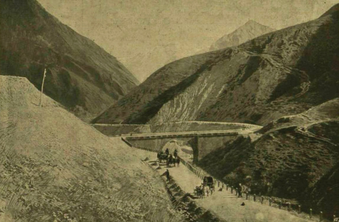 A grúz hadi út a Koulachin híd táján nyáron