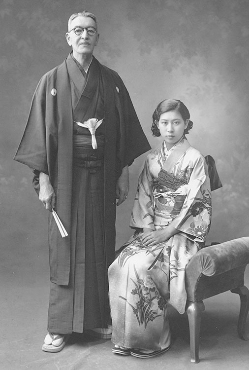 Elked Antal és fogadott leánya Christina (1937, Jokohama. Családi emlékfotózás)