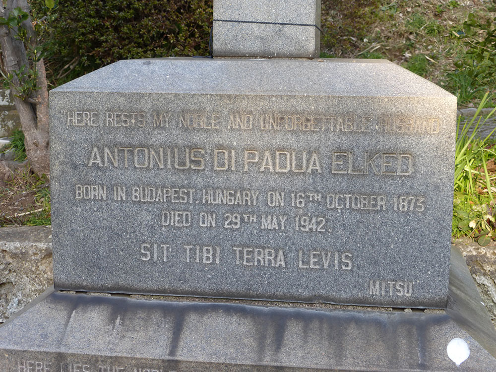 Elked Antal (Antonius Di Padua Elked) sírja a Yokohama Foreign General Cemetery (Gaijin Bochi) temetőben