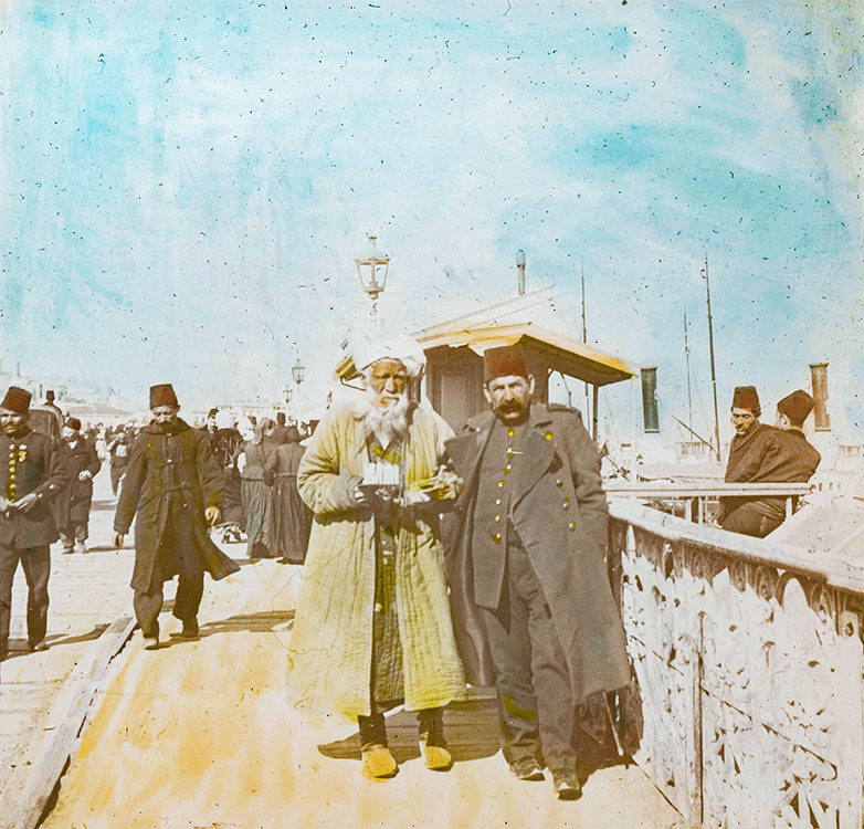 Konstantinápoly. Fogkefe- és fülkanálárus a Galata-hídon (1905-1906) HFA D4553 © Szépművészeti Múzeum
