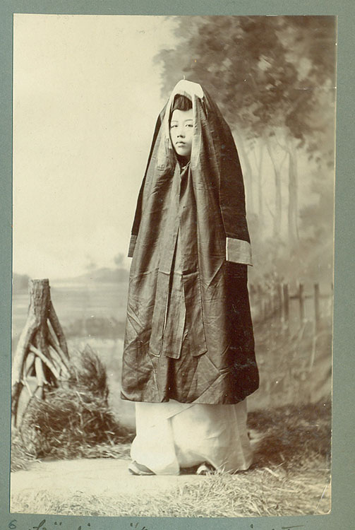 Ismeretlen fotográfus: A szöuli nők rendes viselete, 1900 körül. Celloidin (vásárolt kép) HFA A 4760.2.23.6 © Szépművészeti Múzeum