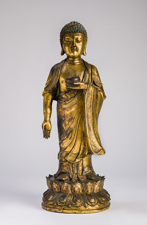 Sákjamuni Buddha. Kína, Ming-dinasztia, 15. sz. második fele, aranyozott bronz, M.: 32 cm, Hopp Ferenc Ázsiai Művészeti Múzeum, ltsz.: 88.11