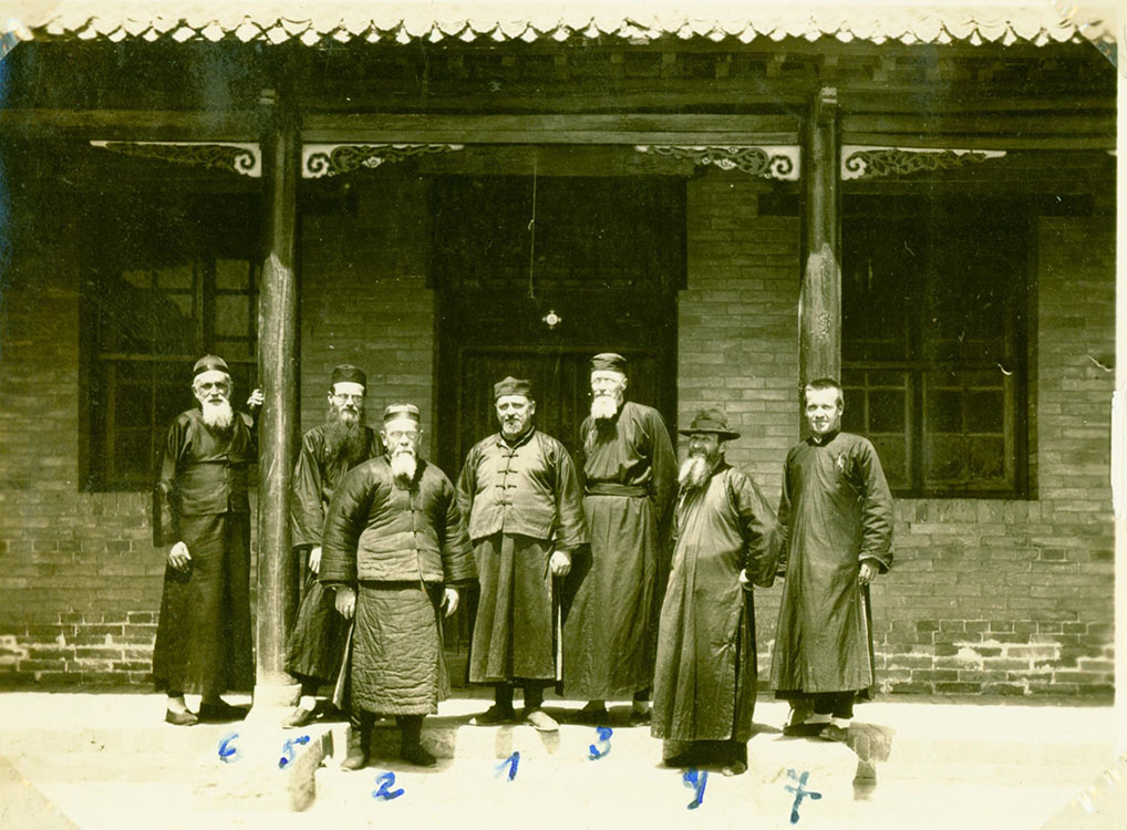 Magyar és francia jezsuiták Tamingban, köztük Szarvas Miklós (1), Lischerong Gáspár (4), Szajkó József (5)