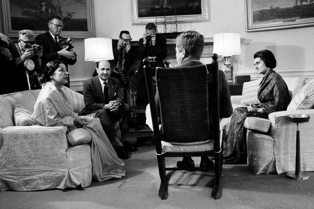 Fori, J.F. Kennedy (háttal) és Indirá Gándhí 1962