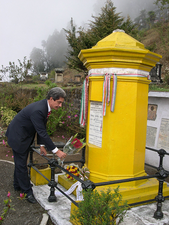Csoma sírjánál, Darjeeling, 2009