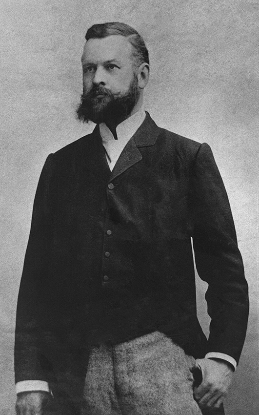 Portré. Forrás: a Magyar Földrajzi Múzeum gyűjteményéből. A fotó 1900-ban készült Vlagyivosztokban
