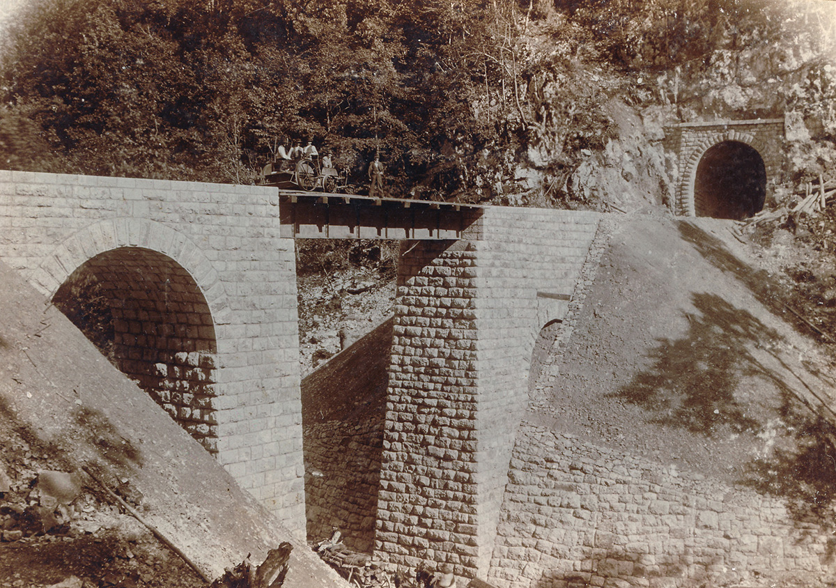 A Cuha-völgyi viadukt építésén. Forrás: MFM Érd