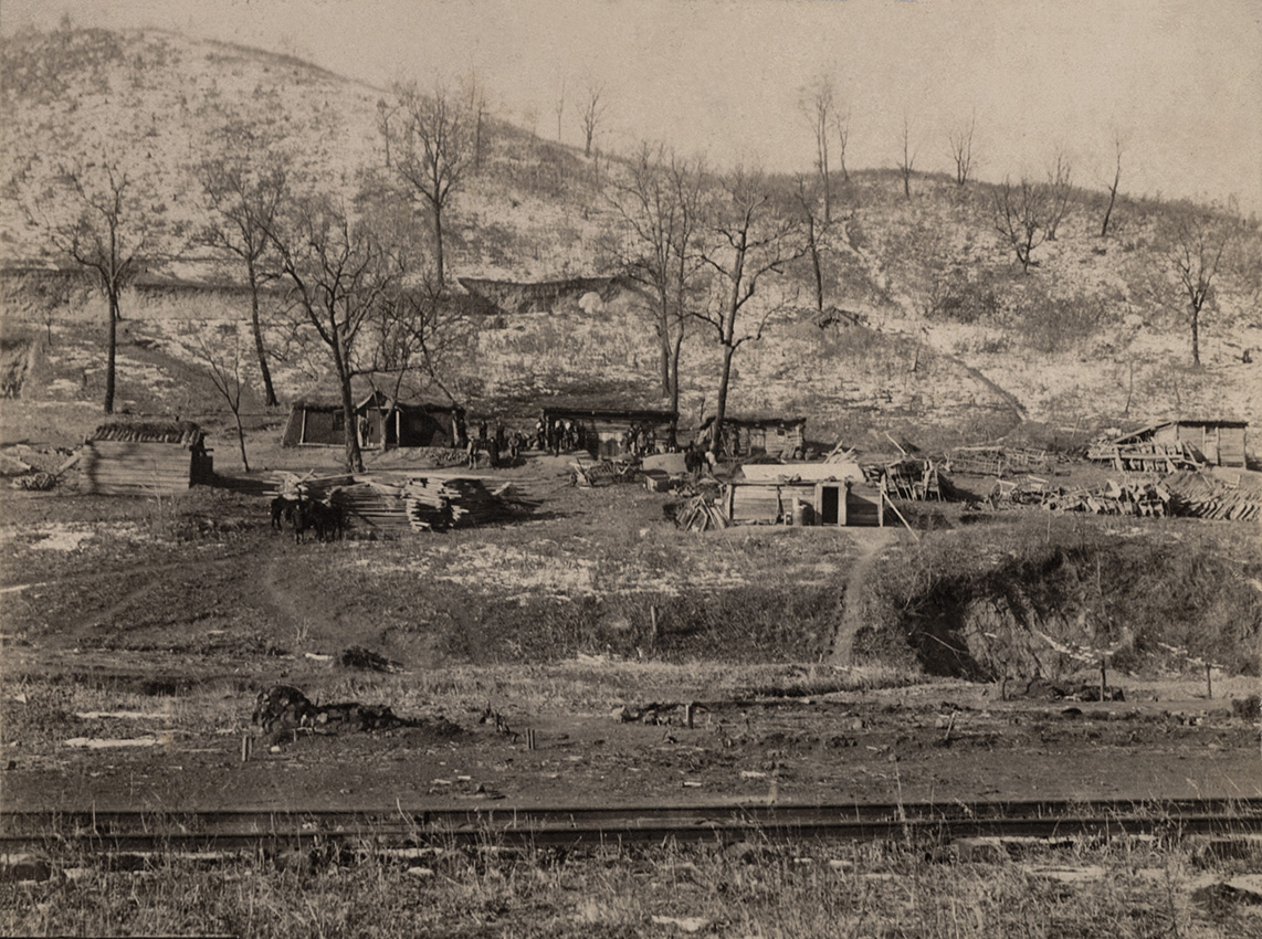 A mandzsuriai vasút Nikolszk-Ninguta szakaszának építése Gubányi tábora 1900. telén. Forrás: MFM_Erd_Gubanyi_5877_20032
