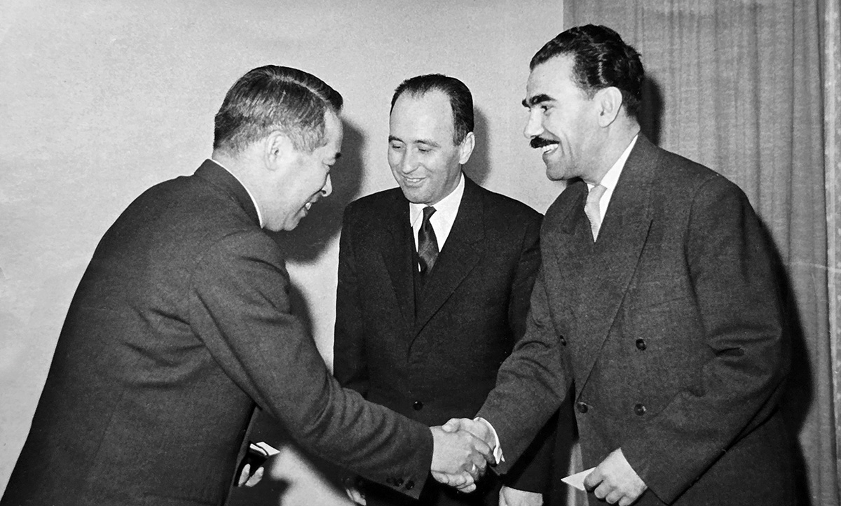 A japán külkereskedelmi miniszterhelyettes (balról), Csatorday Károly nagykövet és Székács Imre, Tokió, 1961. március 1.