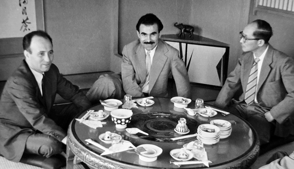 Csatorday Károly nagykövettel egy megbeszélésen. Tokió, 1961