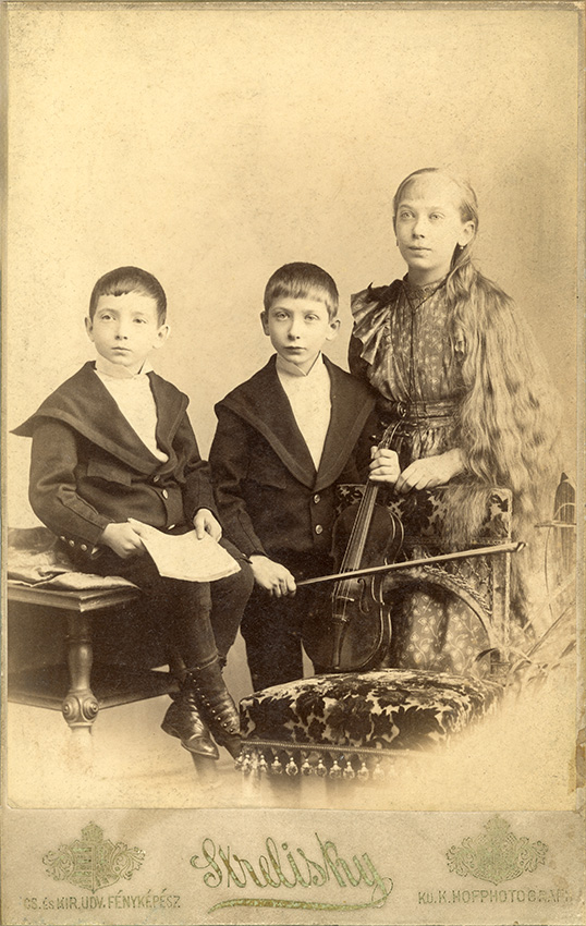 A Germanus testvérek, balról jobbra Ferenc, Gyula és Janka, 1890-es évek első fele. Forrás: Magyar Földrajzi Múzeum