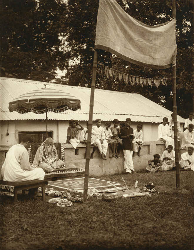 Magvetés ünnepe Rabindranáth Tagore birtokán Sántinikétantól 3 km-re, Surul, 1929–32 között. Forrás: Magyar Földrajzi Múzeum, l. sz.: 3366-91.