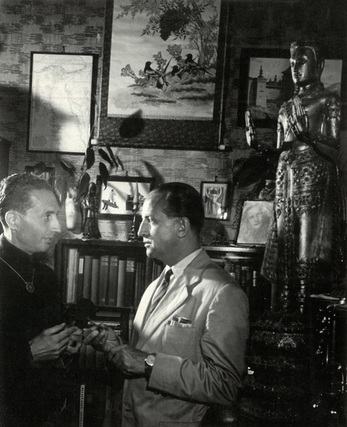 Szőts István filmrendező Ven. Dr. Hetényi Ernő tartományfőnök otthonában. Budapest, 1957. augusztus 1. Forrás: Hetényi-hagyaték, TKBF 2024.