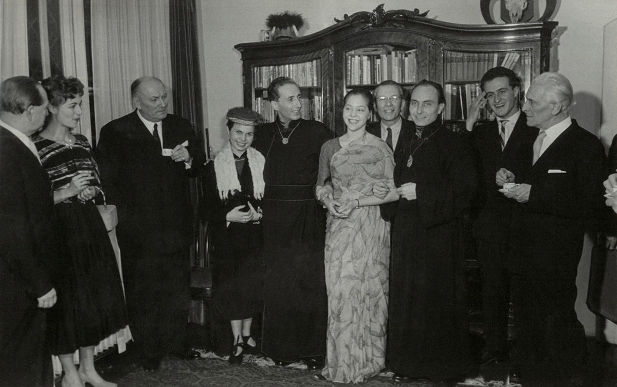 Dinnyés Lajos, Ven. Dr. Hetényi Ernő, Rev. Dr. Rács Géza és Dr. Baktay Ervin az Indiai Nagykövetség fogadásán. Budapest, 1959. január 26. Forrás: Hetényi-hagyaték, TKBF 2024.