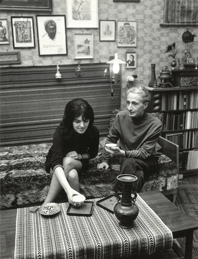 Ven. Dr. Hetényi Ernő felesége /Dr. Ferenczy Éva/ társaságában. Budapest, 1968. Az MTI felvétele. Forrás: Hetényi-hagyaték, TKBF 2024.