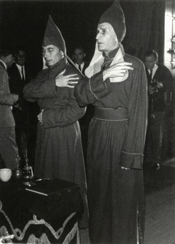 Ven. Dr. Hetényi Ernő és Rev. Dr. Rács Géza. Temetési szertartás, Budapest, 1969. Forrás: Hetényi-hagyaték, TKBF 2024.